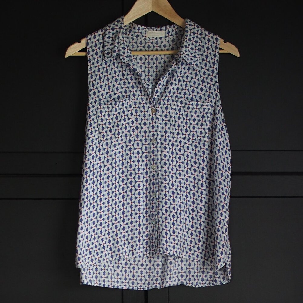 Just Living | Linen Blend Sleeveless Shirt w Mother of Pearl Buttons